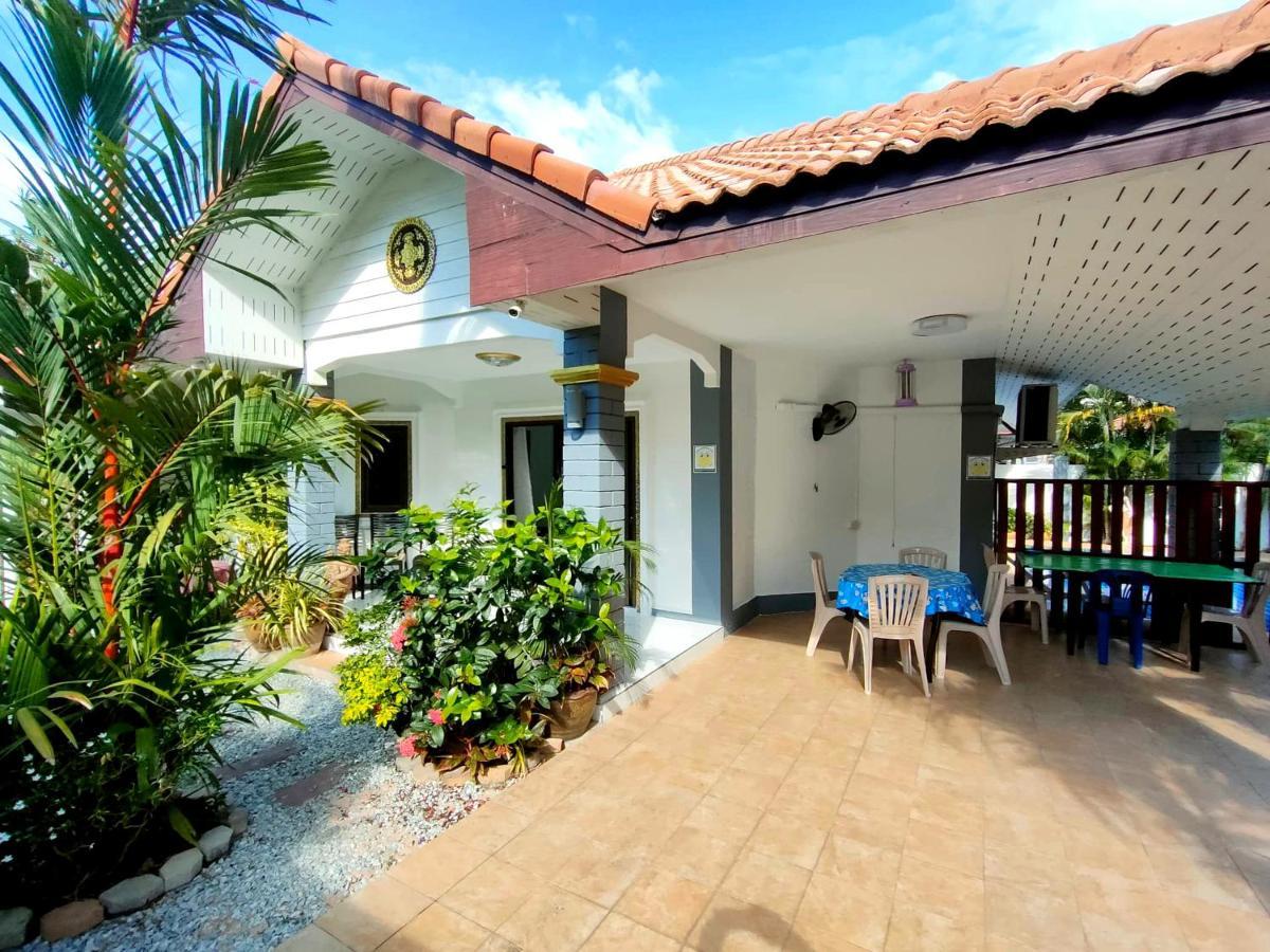 Corner Villa - Pattaya Holiday House Walking Street 4 Bedrooms المظهر الخارجي الصورة