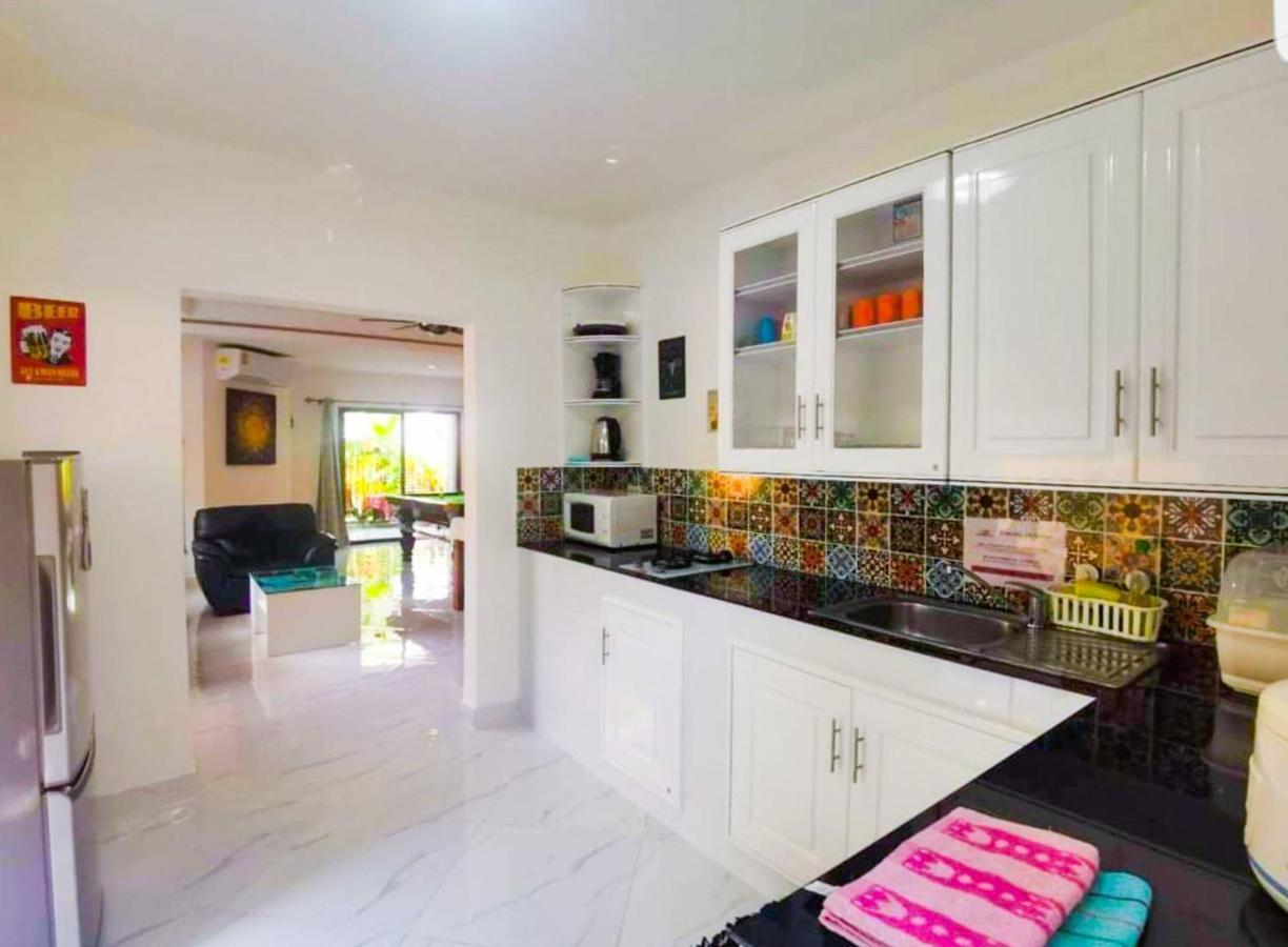 Corner Villa - Pattaya Holiday House Walking Street 4 Bedrooms المظهر الخارجي الصورة